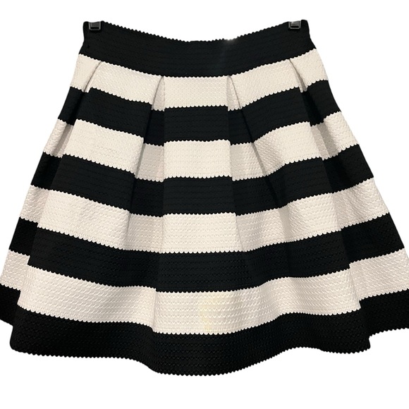 NWT, Express Black White Striped Structured Stretch Pouf Skater Mini Skirt, Sz S - Picture 8 of 14